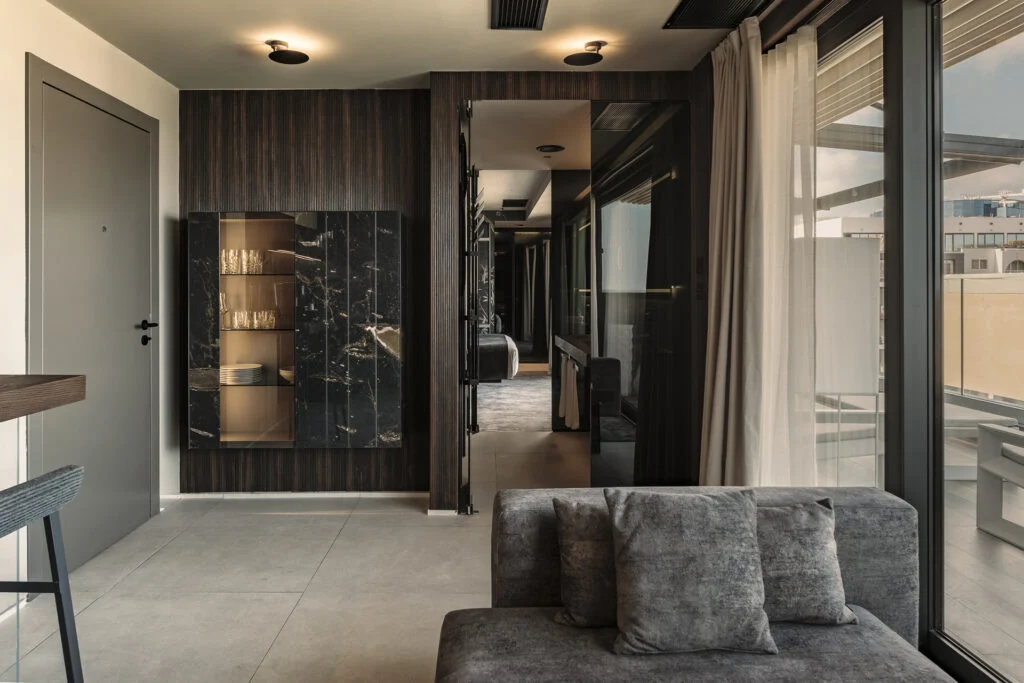 Contemporary penthouse suite with stylish lounge area - hotelfitch Contemporary penthouse suite with stylish lounge area - hotelfitch