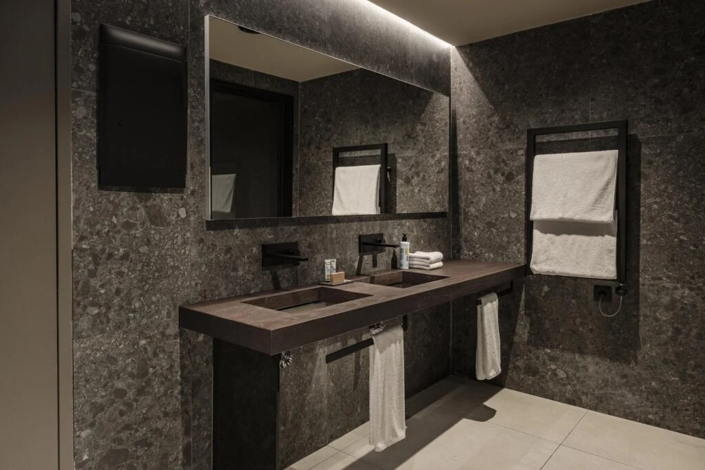 Modern hotel bathroom with double vanity and luxury finishes - hotelfitch Modern hotel bathroom with double vanity and luxury finishes - hotelfitch